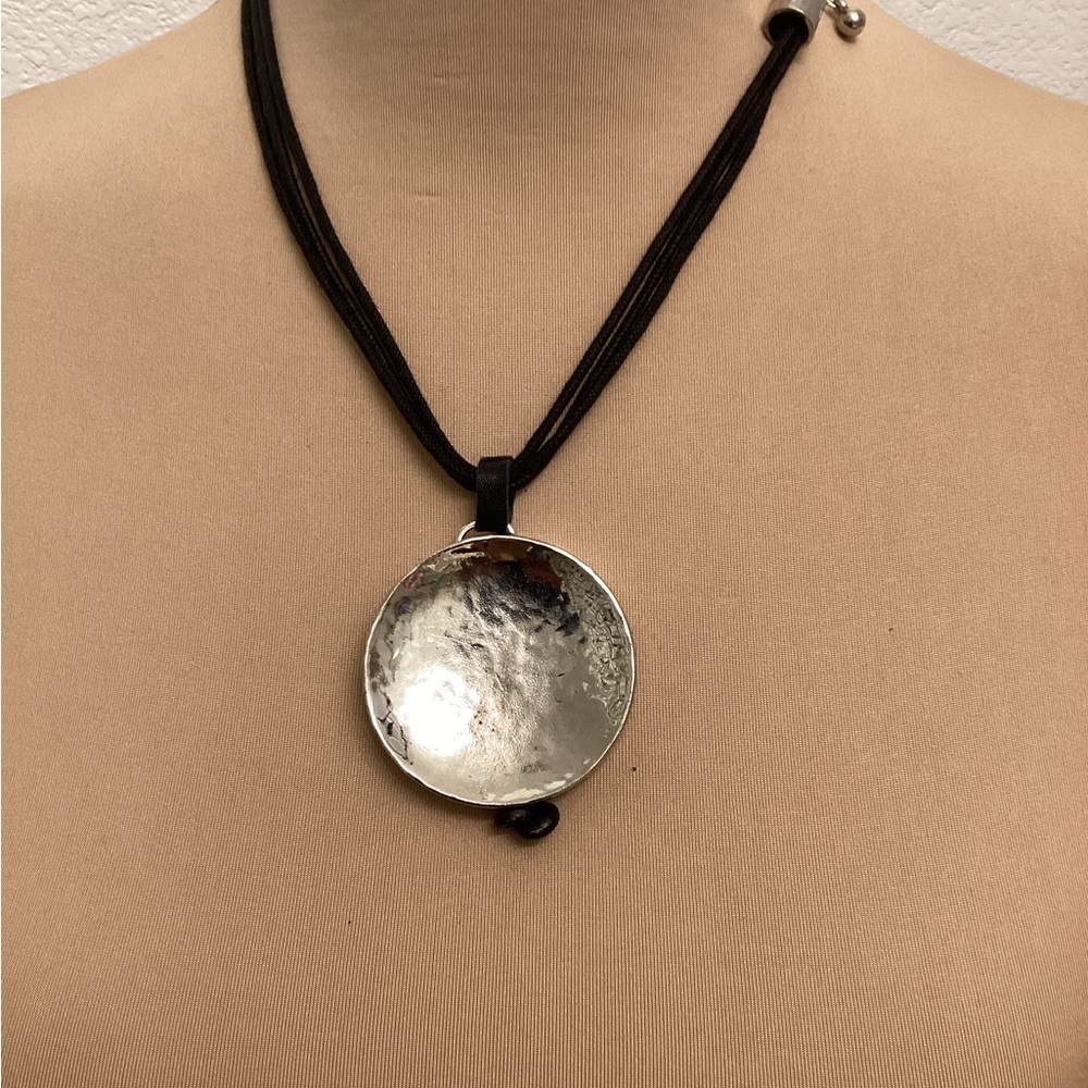 Vintage Silver Hammered Pendant Necklace - Picture 3 of 6